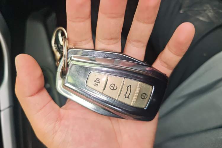 Used Geely Auto Emgrand 2022 4th Generation 1.5L CVT Luxury Model Vehicle Key