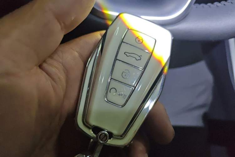 Used Geely Auto Emgrand 2022 4th Generation 1.5L CVT Flagship Model Vehicle Key