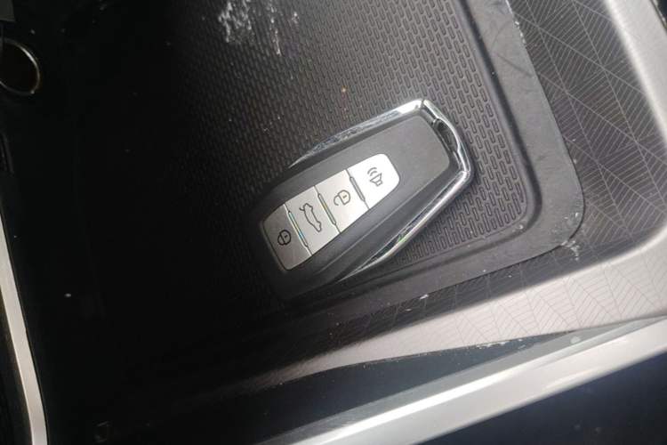 Used Geely Auto Emgrand 2022 4th Generation 1.5L CVT Luxury Model Vehicle Key