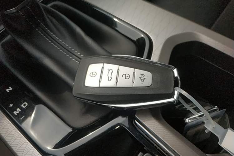 Used Geely Auto Emgrand 2022 4th Generation 1.5L CVT Luxury Model Vehicle Key