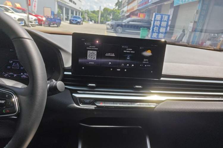 Used Geely Auto Emgrand 2022 4th Generation 1.5L CVT Luxury Model Audio And AC Panel
