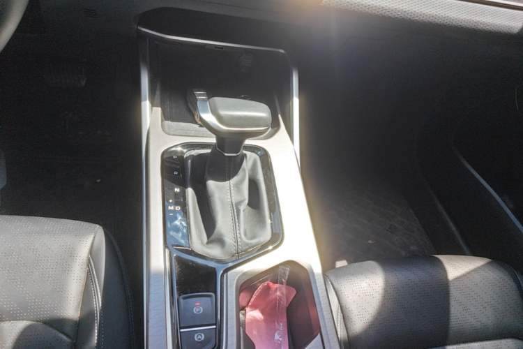Used Geely Auto Emgrand 2022 4th Generation 1.5L CVT Luxury Model Gear Lever