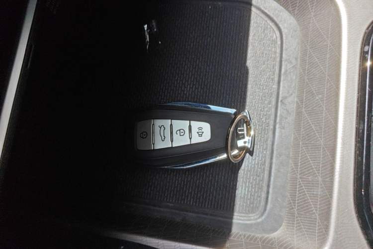 Used Geely Auto Emgrand 2022 4th Generation 1.5L CVT Luxury Model Vehicle Key