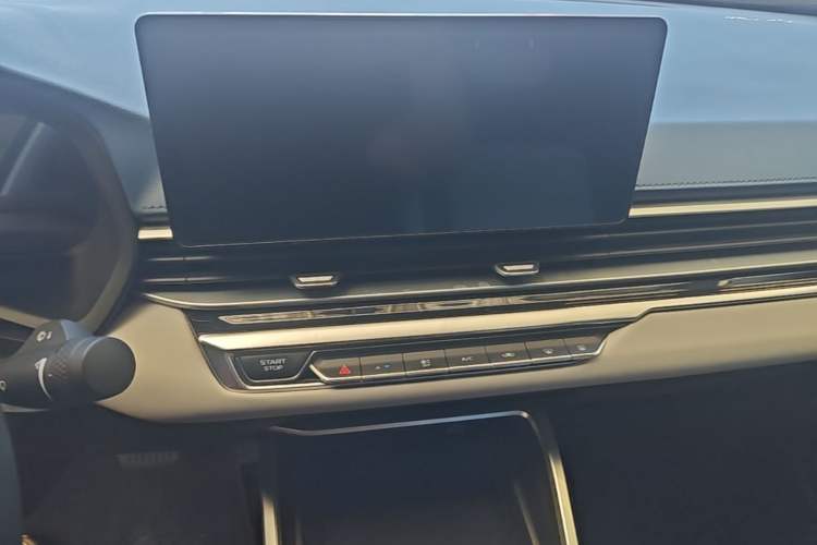 Used Geely Auto Emgrand 2022 4th Generation 1.5L CVT Flagship Model Audio And AC Panel