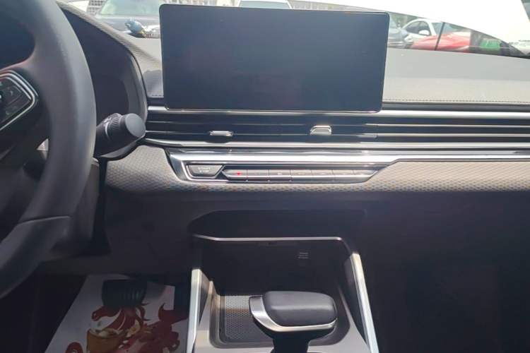Used Geely Auto Emgrand 2022 4th Generation 1.5L CVT Luxury Model Audio And AC Panel