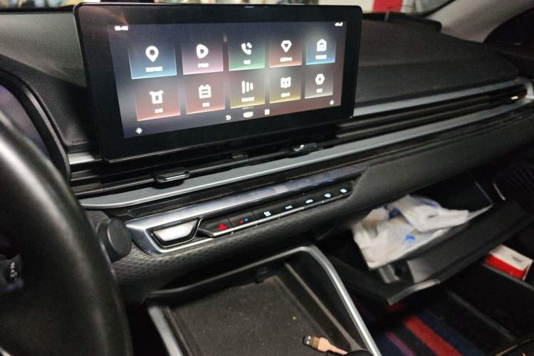 Used Geely Auto Emgrand 2022 4th Generation 1.5L CVT Luxury Model Audio And AC Panel
