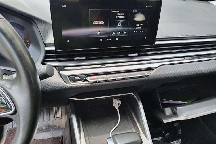 Used Geely Auto Emgrand 2022 4th Generation 1.5L CVT Luxury Model Audio And AC Panel