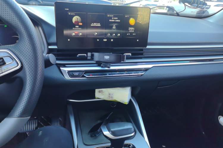Used Geely Auto Emgrand 2022 4th Generation 1.5L CVT Luxury Model Audio And AC Panel