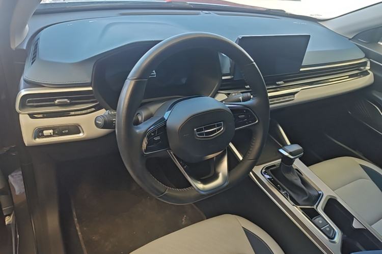 Used Geely Auto Emgrand 2022 4th Generation 1.5L CVT Flagship Model Center Console
