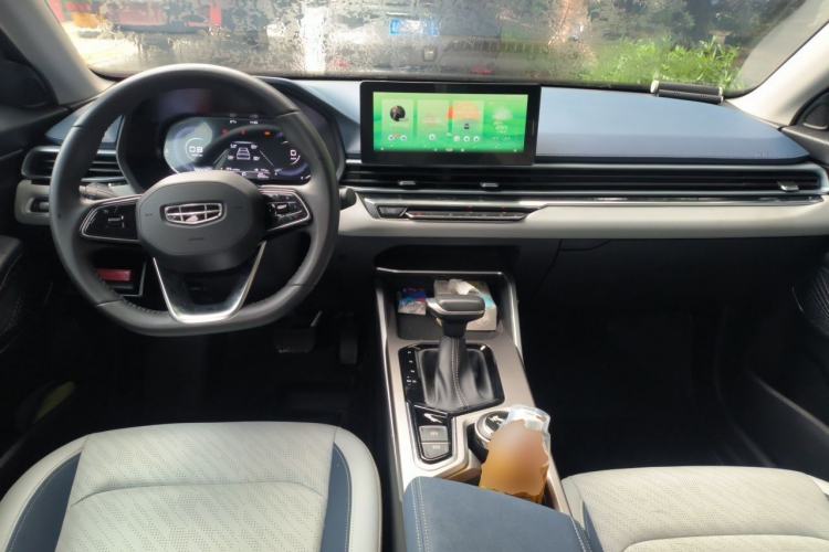 Used Geely Auto Emgrand 2022 4th Generation 1.5L CVT Flagship Model Center Console