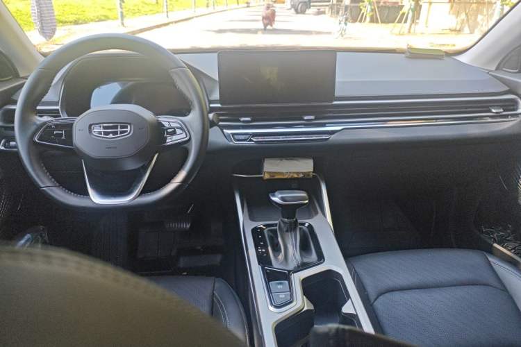 Used Geely Auto Emgrand 2022 4th Generation 1.5L CVT Luxury Model Center Console