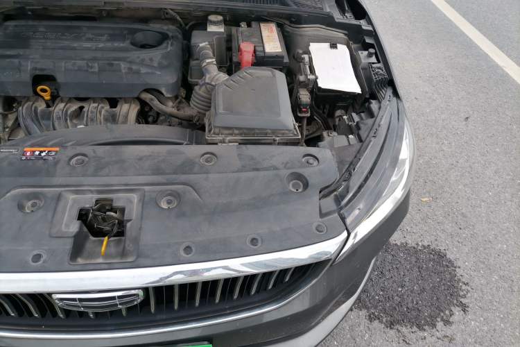 Used Geely Auto Emgrand 2022 4th Generation 1.5L CVT Flagship Model Engine Bay Left