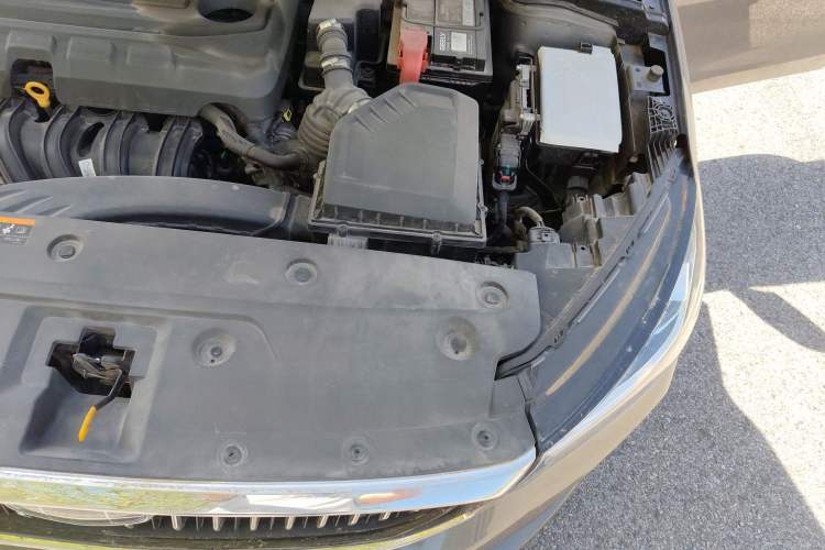 Used Geely Auto Emgrand 2022 4th Generation 1.5L CVT Flagship Model Engine Bay Left