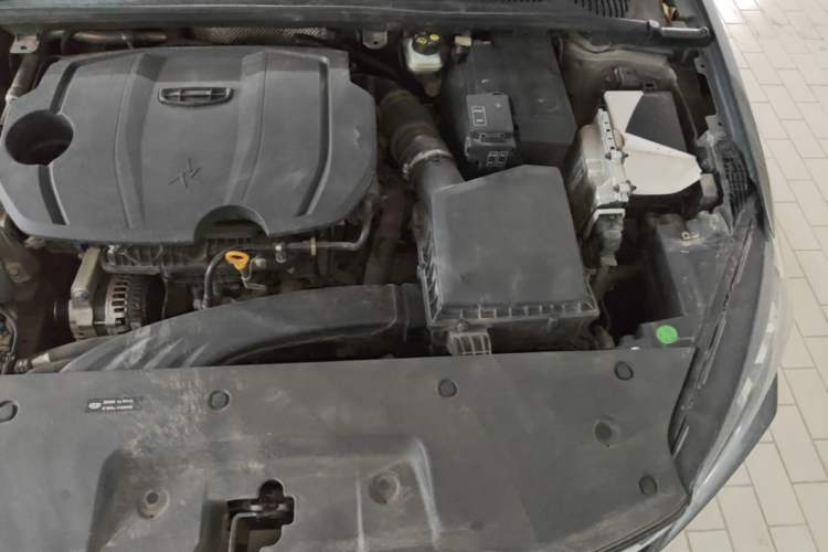 Used Geely Auto Emgrand 2022 4th Generation 1.5L CVT Flagship Model Engine Bay Left