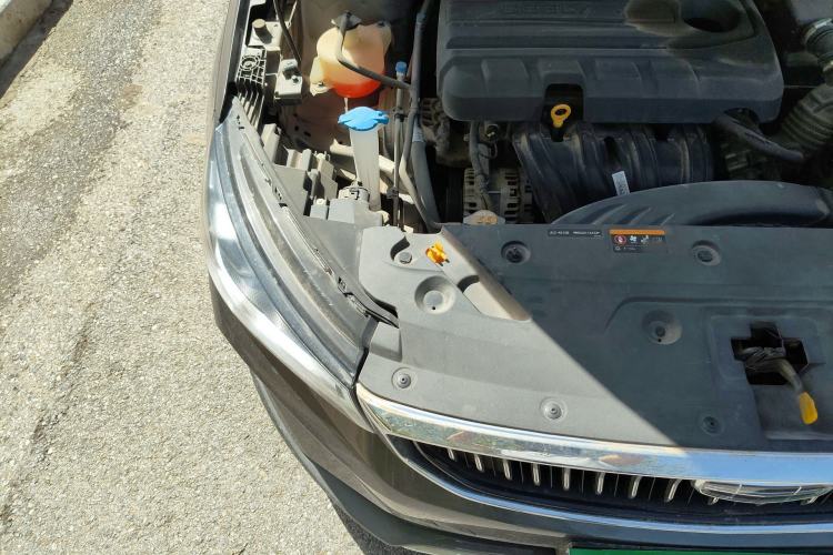Used Geely Auto Emgrand 2022 4th Generation 1.5L CVT Flagship Model Engine Bay Right