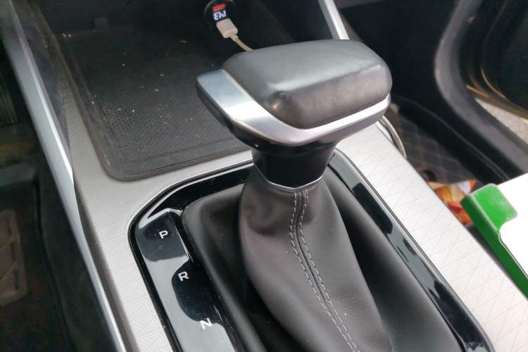 Used Geely Auto Emgrand 2022 4th Generation 1.5L CVT Flagship Model Gear Lever
