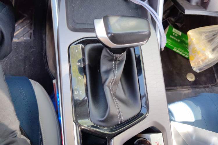 Used Geely Auto Emgrand 2022 4th Generation 1.5L CVT Flagship Model Gear Lever