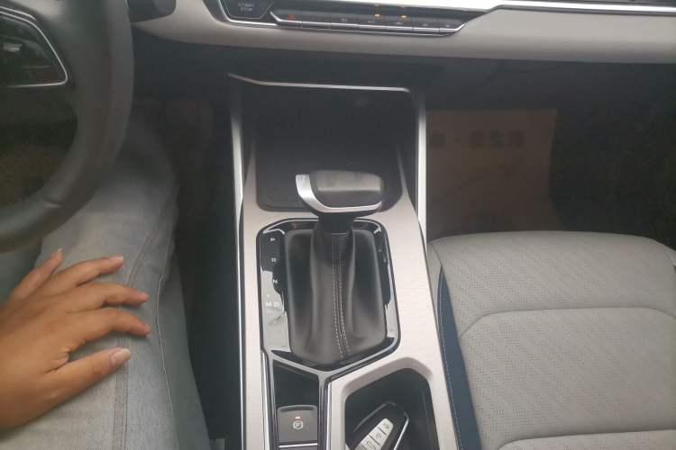 Used Geely Auto Emgrand 2022 4th Generation 1.5L CVT Flagship Model Gear Lever