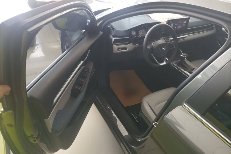 Used Geely Auto Emgrand 2022 4th Generation 1.5L CVT Flagship Model Interior 3