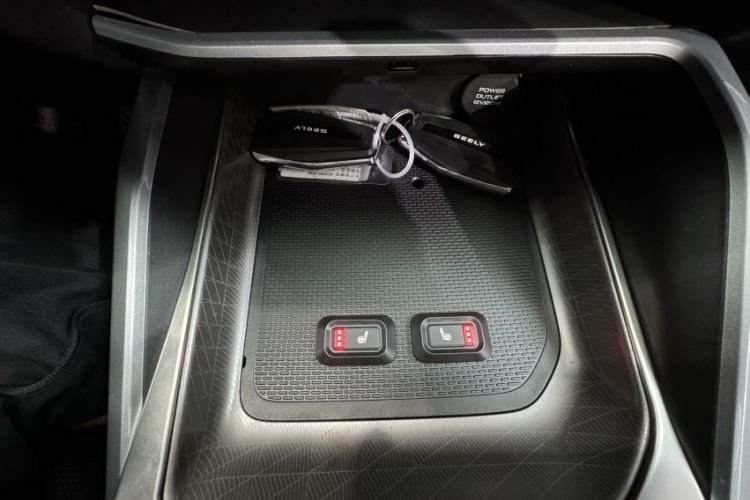 Used Geely Auto Emgrand 2022 4th Generation 1.5L CVT Luxury Model Interior 4
