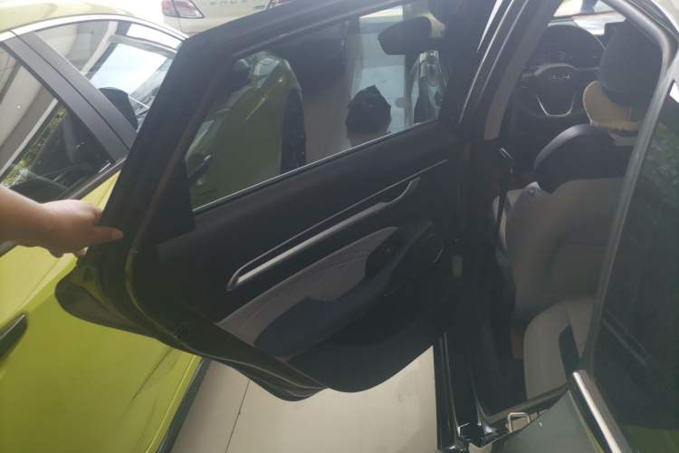 Used Geely Auto Emgrand 2022 4th Generation 1.5L CVT Flagship Model Interior 8