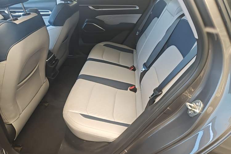 Used Geely Auto Emgrand 2022 4th Generation 1.5L CVT Flagship Model Left Rear Seat