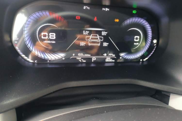 Used Geely Auto Emgrand 2022 4th Generation 1.5L CVT Flagship Model Odometer Close Up