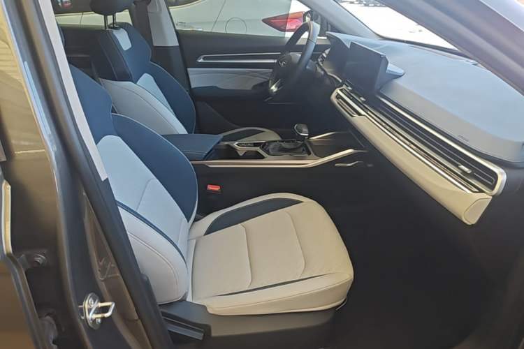 Used Geely Auto Emgrand 2022 4th Generation 1.5L CVT Flagship Model Right Front Seat