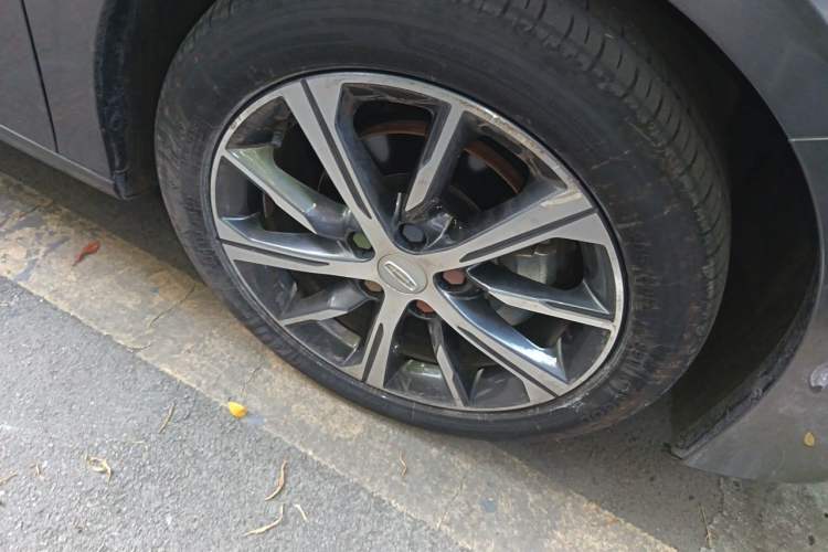 Used Geely Auto Emgrand 2022 4th Generation 1.5L CVT Luxury Model Right Front Wheel Hub