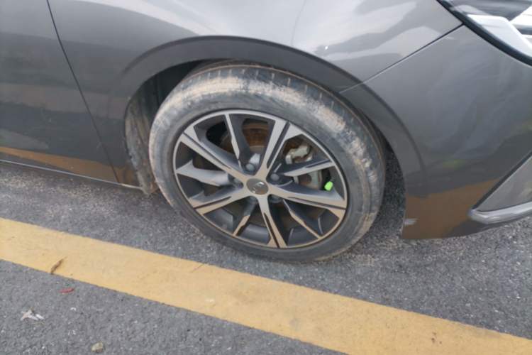 Used Geely Auto Emgrand 2022 4th Generation 1.5L CVT Flagship Model Right Front Wheel Hub