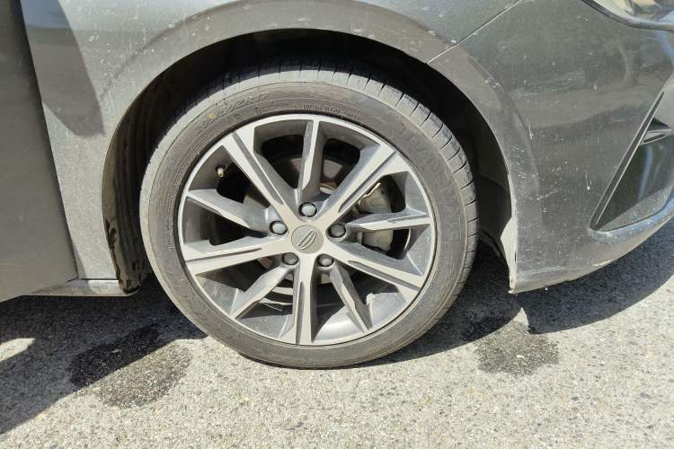 Used Geely Auto Emgrand 2022 4th Generation 1.5L CVT Flagship Model Right Front Wheel Hub