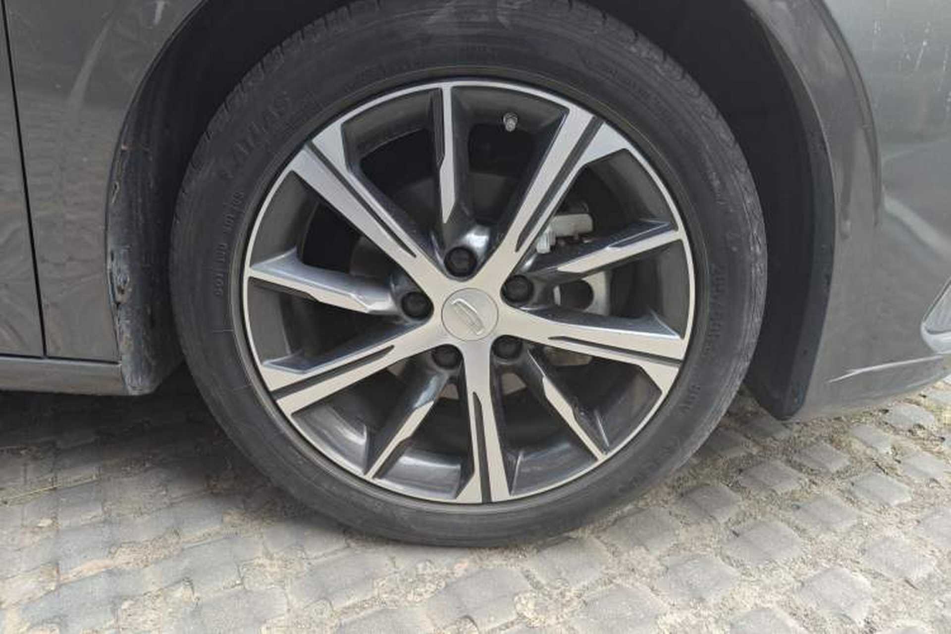 Used Geely Auto Emgrand 2022 4th Generation 1.5L CVT Flagship Model Right Front Wheel Hub