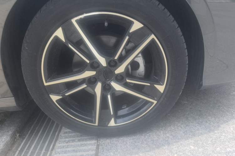 Used Geely Auto Emgrand  Right Front Wheel Hub
