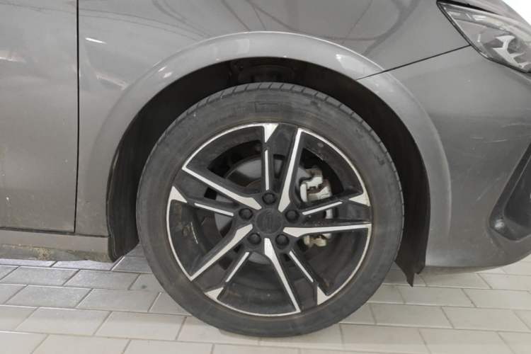 Used Geely Auto Emgrand 2022 4th Generation 1.5L CVT Flagship Model Right Front Wheel Hub