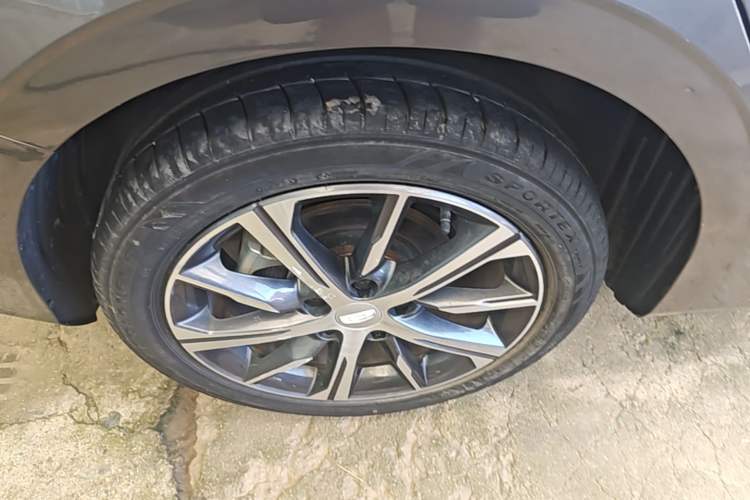 Used Geely Auto Emgrand 2022 4th Generation 1.5L CVT Flagship Model Right Rear Wheel Hub