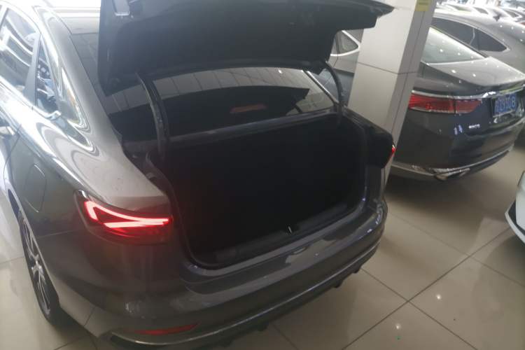Used Geely Auto Emgrand 2022 4th Generation 1.5L CVT Flagship Model Trunk
