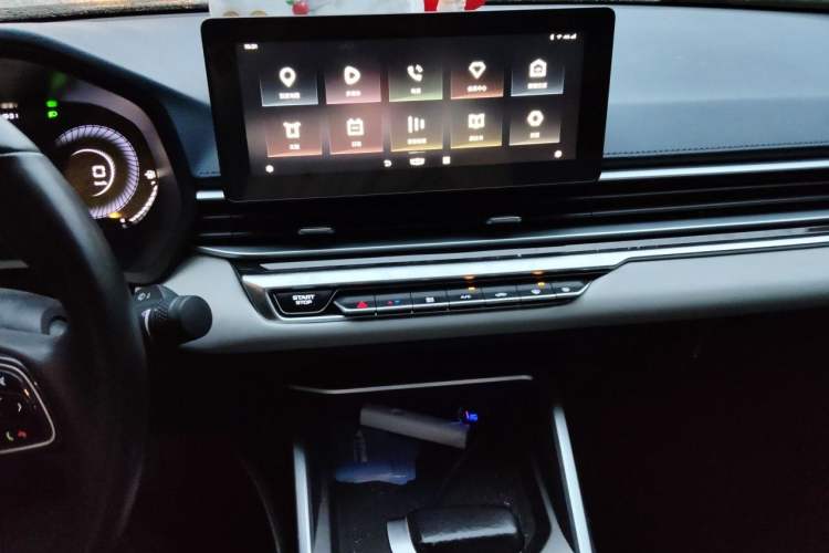 Used Geely Auto Emgrand 2022 4th Generation 1.5L CVT Flagship Model Audio And AC Panel