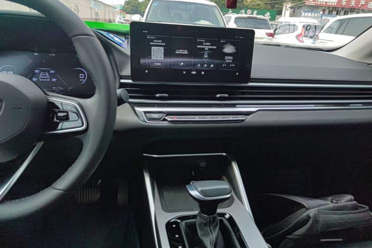 Used Geely Auto Emgrand 2022 4th Generation 1.5L CVT Luxury Model Audio And AC Panel