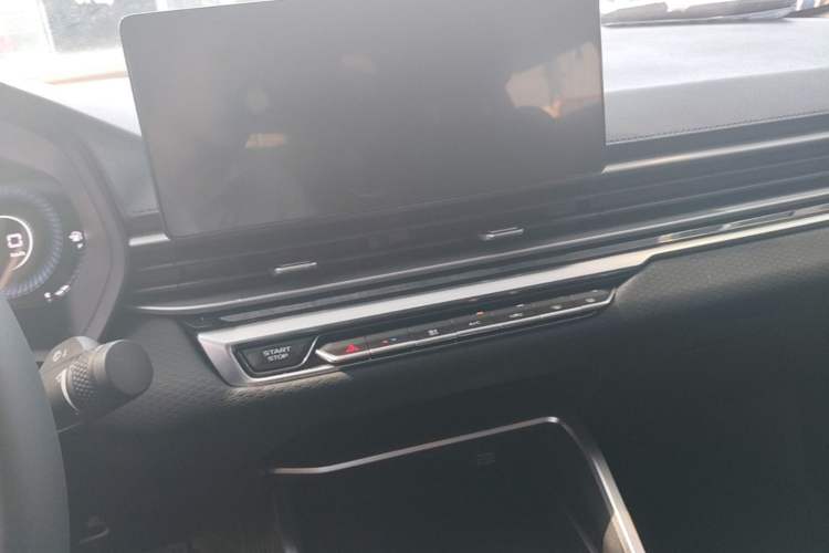 Used Geely Auto Emgrand 2022 4th Generation 1.5L CVT Luxury Model Audio And AC Panel