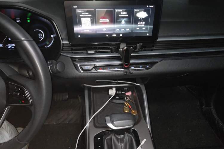 Used Geely Auto Emgrand 2022 4th Generation 1.5L CVT Luxury Model Audio And AC Panel