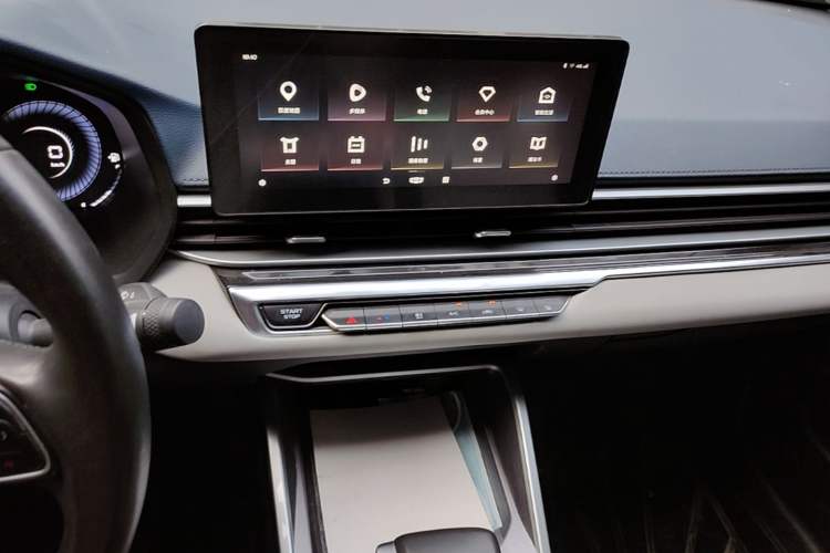 Used Geely Auto Emgrand 2022 4th Generation 1.5L CVT Flagship Model Audio And AC Panel