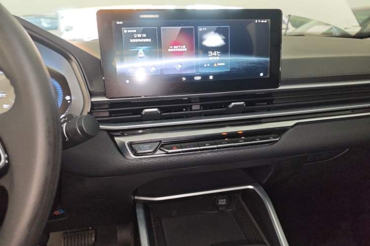 Used Geely Auto Emgrand 2022 4th Generation 1.5L CVT Luxury Model Audio And AC Panel
