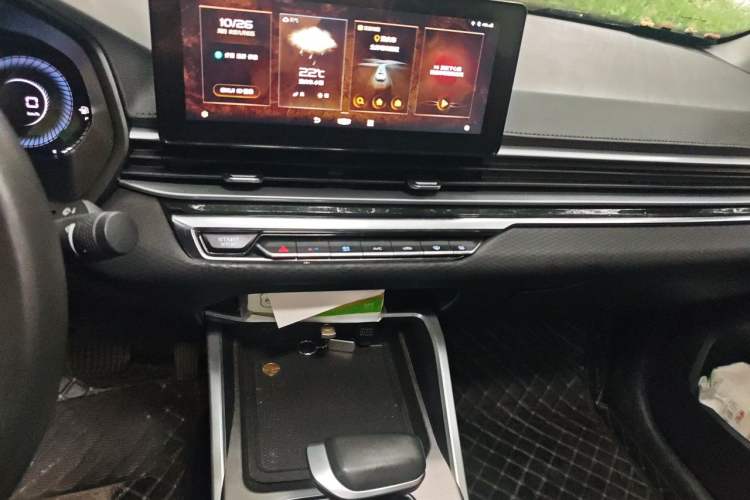 Used Geely Auto Emgrand 2022 4th Generation 1.5L CVT Luxury Model Audio And AC Panel