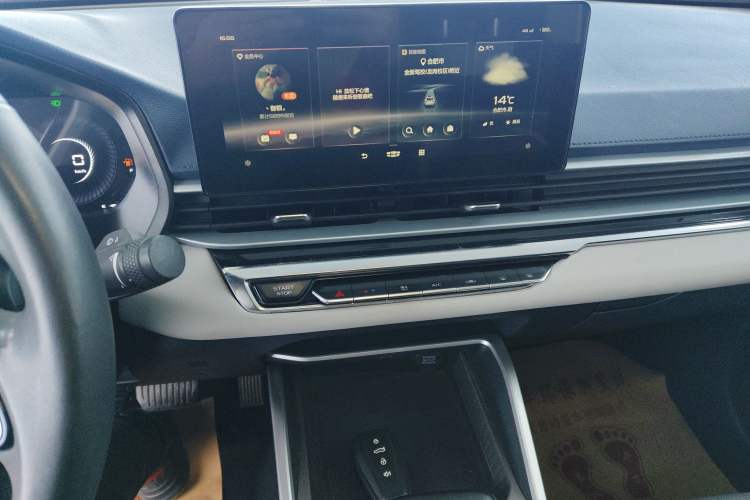 Used Geely Auto Emgrand 2022 4th Generation 1.5L CVT Flagship Model Audio And AC Panel