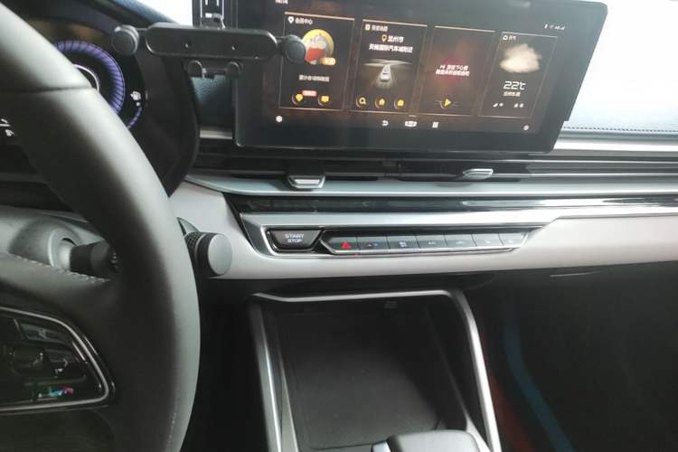 Used Geely Auto Emgrand 2022 4th Generation 1.5L CVT Flagship Model Audio And AC Panel