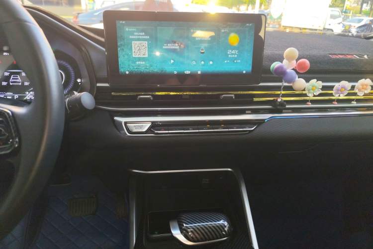 Used Geely Auto Emgrand 2022 4th Generation 1.5L CVT Luxury Model Audio And AC Panel