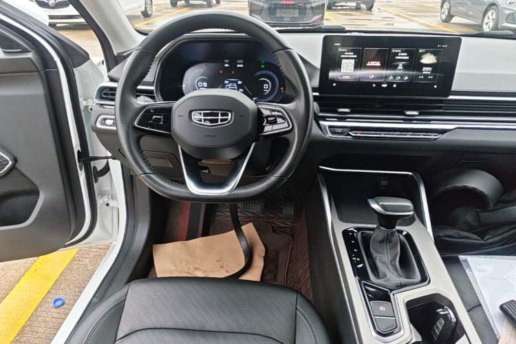 Used Geely Auto Emgrand 2022 4th Generation 1.5L CVT Elite Model Audio And AC Panel