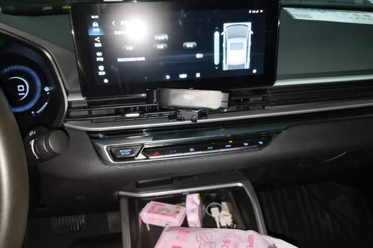 Used Geely Auto Emgrand 2022 4th Generation 1.5L CVT Luxury Model Audio And AC Panel