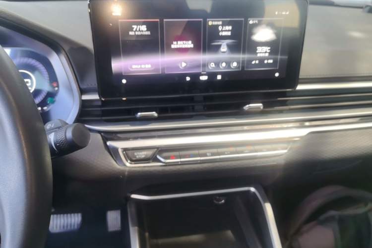Used Geely Auto Emgrand 2022 4th Generation 1.5L CVT Luxury Model Audio And AC Panel