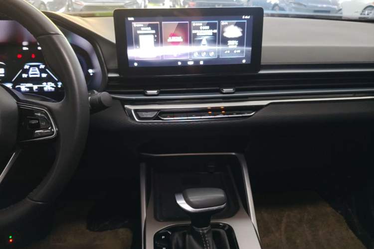 Used Geely Auto Emgrand 2022 4th Generation 1.5L CVT Luxury Model Audio And AC Panel